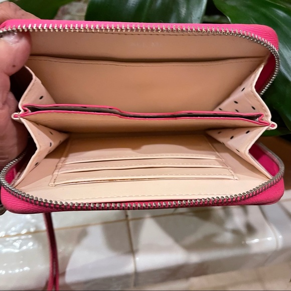 stella & dot zip around bifold wallet wristlet. Pink with geometric eyelets - Picture 5 of 8